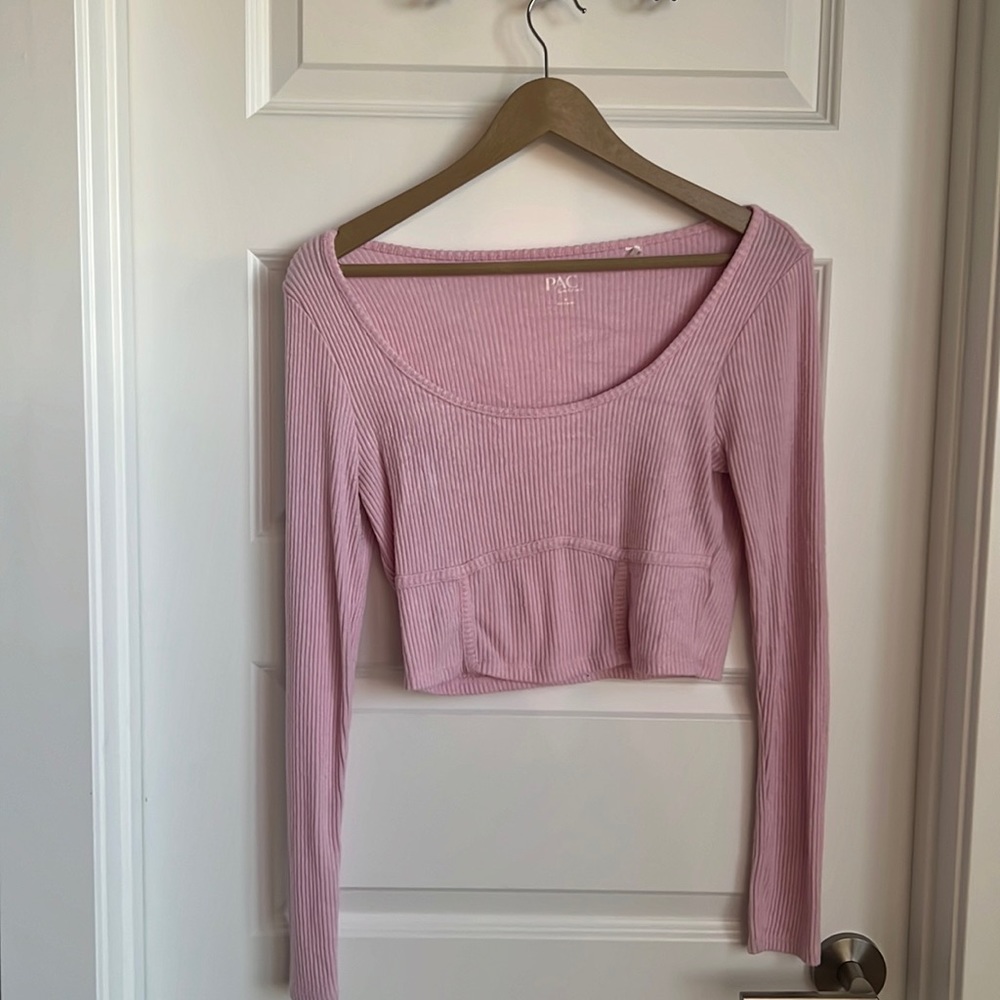 Medium, cropped, pink, long sleeve, low neck shirt